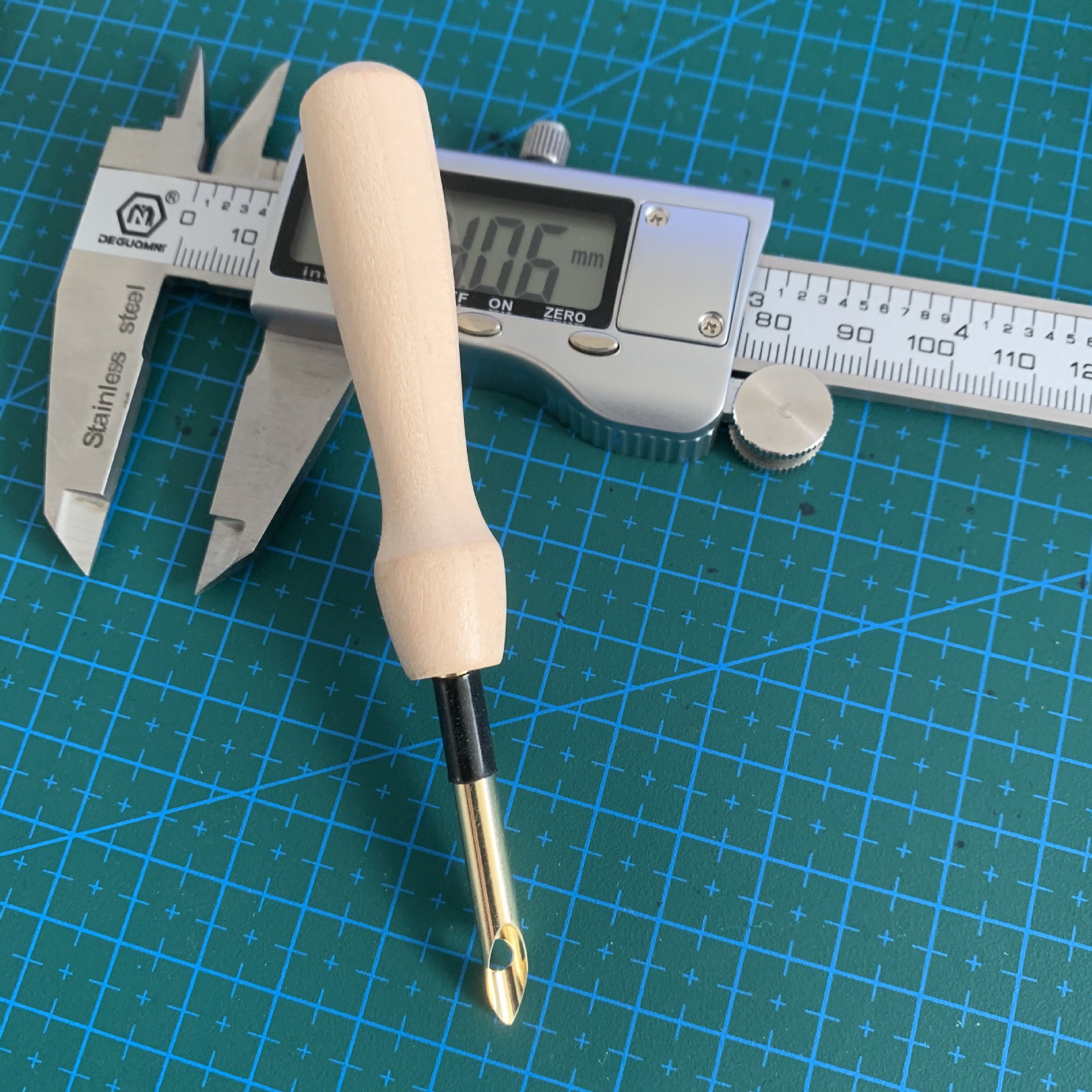 Aiguille en bois avec l'épaisseur de 5mm + le chargeur de 5mm
