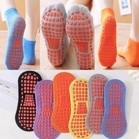 Chaussettes antidérapantes personnalisées en gros pour infirmières, enfants et adultes, avec logo, pour trampoline, parc et aire de jeux intérieure