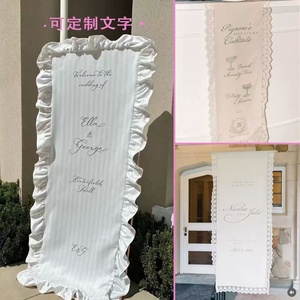 Striscione Nuziale di Lusso in Tessuto con Bordo Arricciato, Cartello di Benvenuto Personalizzato con Fiori e <span class=keywords><strong>Nomi</strong></span> <span class=keywords><strong>per</strong></span> Sfondo Addio al Nubilato - Product Image 2