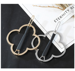 Nouvelle Vente Chaude en Gros : <span class=keywords><strong>Barrettes</strong></span> et Pinces à <span class=keywords><strong>Cheveux</strong></span> en Métal Raffiné Trèfle à Quatre Feuilles pour Filles et Femmes - Product Image 4