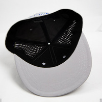 Casquette de baseball à 6 panneaux avec logos 3D brodés, visière plate, broderie, spandex, découpe laser, trous pour l'extérieur - Vente en gros