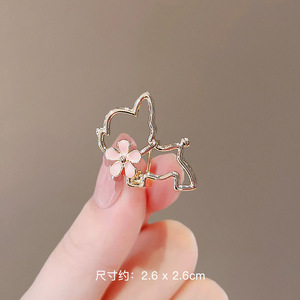Venta al por mayor de Europa de alto grado en forma de corazón broche de diamante vestidos de mujer broches de traje - Product Image 2