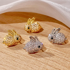 Orecchini a perno realistici a forma di coniglio da donna, design simpatico animale, accessori per l'orecchio per uso quotidiano - Product Image 6
