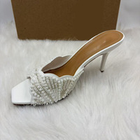 Mules chic à décor de perles, à enfiler, à bout carré ouvert, talon moyen, style créateur, élégantes pour soirées et fêtes