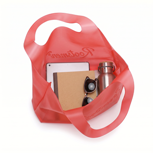 Bolso Tote de TPU Rojo Atractivo de Rootsmen con Logotipo Personalizado, Fácil de Limpiar, con Asa Superior Abierta y Asa para el Hombro, para Uso en la Playa y el Gimnasio - Product Image 2
