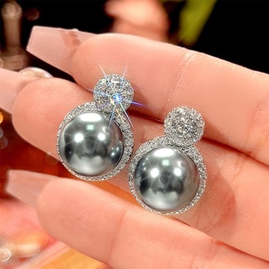Wholesale Fashion Eco-friendly Copper 16-12mm Round Grey Pearl Jewelry Set Elegant Simple Pendant <b>Earrings</b> Set for Women - Product Image 4