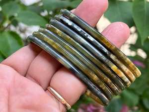 Brazaletes de cuerno de búfalo naturales ecológicos modernos para damas, accesorios de moda elegantes y únicos hechos a mano - Product Image 4