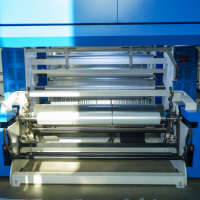 Machine de production de film soufflé co-extrudé ABC à trois couches avec changement automatique de rouleau pour la fabrication de sacs PE et de films laminés