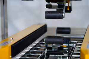 Machine de scellage de cartons automatique à entraînement supérieur et inférieur pour ligne d'emballage - Product Image 6