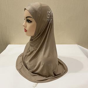 Precio bajo musulmán con flores Perforación en caliente Tela de seda helada Bufanda de viscosa Lisa Hijab - Product Image 5