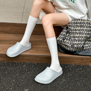 Pantuflas para Hombre y Mujer, Elegantes y Modernas para Uso en Exteriores, con Ajuste Versátil y Función Antideslizante - Product Image 6