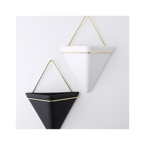 Greeny Shelf Plant Macetas de cerámica decorativa esmaltada Maceta de pared colgante en blanco y negro para el jardín y el balcón del hogar - Product Image 5
