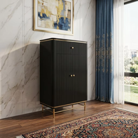 Buffet de salle à manger de style moderne du milieu du siècle, armoire de couloir, meuble à chaussures, buffet avec plateau en marbre et pieds en métal noir et or