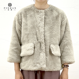 Otoño Invierno suelta ajuste joven dama terciopelo bolsillo visón abrigo de piel gris claro mujer Chaqueta corta de piel peluda con botones - Product Image 1