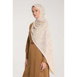 ผ้าพันคอไหมแท้ลายขอบสีเบจ ผ้าพันคอยาวสำหรับผู้หญิง พิมพ์ลายดิจิทัลอเนกประสงค์ ผ้าไหมแท้ 100% - Product Image 3