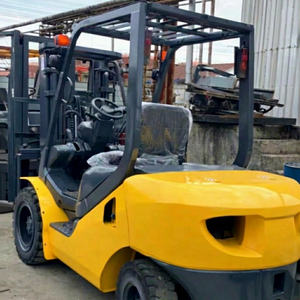 Montacargas Diésel Komatsu FD30 de 3 Toneladas, Usado, Motor Original Japonés, Altura de Elevación de 6000 mm, 4x4, 6 Meses de Garantía, Neumáticos Sólidos, para Terreno Accidentado - Product Image 1