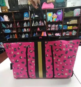 Sac fourre-tout pour femmes Sac fourre-tout de plage en néoprène léopard sublimation Sac fourre-tout grand personnalisé pour femmes avec fermeture éclair à logo