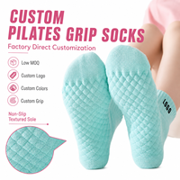 Chaussettes de Pilates KTS312 OEM avec logo personnalisé, semelle texturée antidérapante, chaussettes de sport antidérapantes pour femmes, chaussettes de fitness, de yoga et de saut
