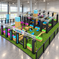 Équipement de parcours Ninja intérieur commercial américain personnalisé avec anneaux suspendus, balançoire à corde et fosse de mousse OEM ODM FEC pour enfants, centres commerciaux et gymnases 3D