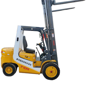 Montacargas Usado TCM FD30 con Grúa, Precio Económico, Alta Calidad, Desplazador Lateral Hidráulico, Mástil de Dos Etapas, Configuración Superior, Motor Diésel - Product Image 1