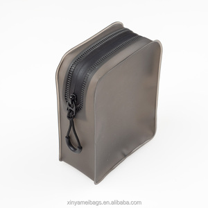 Borsa per il Trucco Impermeabile in TPU Biodegradabile Trasparente Satinato con Logo Personalizzato, Astuccio alla Moda con Doppia Cerniera, Etichetta Privata - Product Image 6