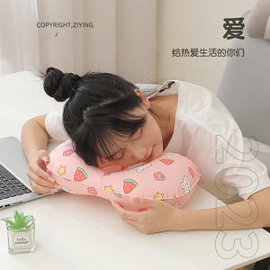 Oreiller de voyage gonflable en forme de U avec motif de fruits, en polyester, portable, rafraîchissant, pour une utilisation en extérieur - Product Image 3