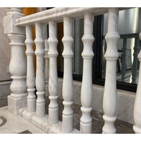 Sculpture blanche en pierre de marbre, escalier de jardin, porche, balcon, mains courantes, balustrade, pilier, balustrade