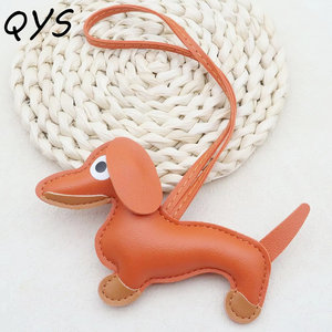 Porte-clés QYS en cuir PU, chien teckel, pendentif de sac en forme de chien saucisse de dessin animé pour sacs à main - Product Image 5