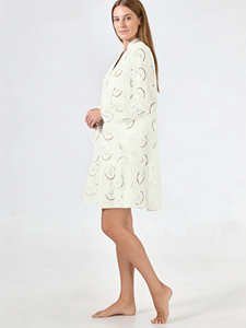 Robe décontractée en coton tricoté beige, coupe ample, col en V, manches évasées, brodée, lavable, collection Printemps/Été/Automne 2026 - Product Image 2