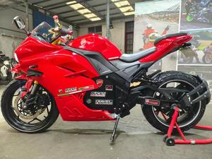 Nouveau type de moto <span class=keywords><strong>électrique</strong></span> d'<span class=keywords><strong>occasion</strong></span> populaire 72V 5000W 120Ah, moto de <span class=keywords><strong>course</strong></span>, moto de rue - Product Image 5