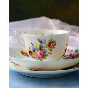 Paire de tasses en porcelaine anglaise décorées à la main, ensembles de tasses à thé de couleur rose blanche avec théière en céramique, soucoupe, cuillère, outil pour les hôtels - Product Image 2