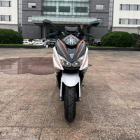 Vitesse maximale 95 km/h 150CC grande puissance scooter à essence 1 cylindre 4 temps moteur de refroidissement par air avec frein à disque/tambour