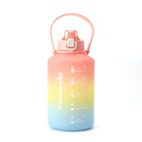 Bouteille d'eau dégradé de couleur 2022 hommes et femmes grande capacité 2000ml tasse portable bouteilles extérieures pour femmes