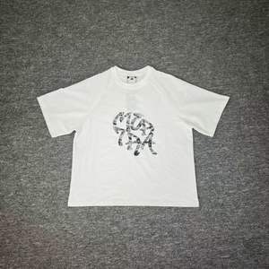 Camiseta de manga corta Mertra con estampado de letras de marca de moda, estilo minimalista y versátil, tendencia de camuflaje para el verano. - Product Image 6