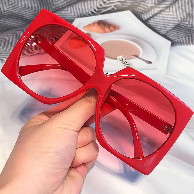 9040 Candy Color Square Sonnenbrille für Frauen New Fashion Elegante Farbverlauf Sonnenbrille Weiblich Übergroße Sexy Shades Red Party