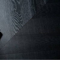 Weiß gebürsteter, schwarzer, mehrschichtiger Engineered Wood Bodenbelag mit Fischgrätmuster, massives Eichenparkett, Chevron-Verbundholzböden