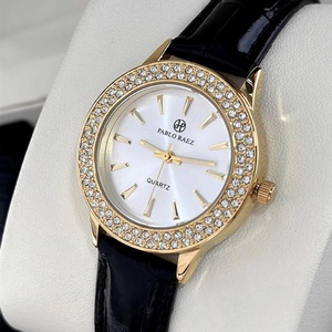 Montre à quartz pour femme à succès avec bracelet en cuir luminescent orné de diamants, boîtier en alliage étanche, nouveau cadran à aiguilles tendance - Product Image 1