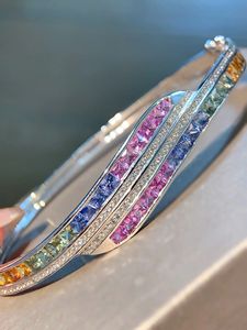 ซินฟลาย ไฟน์ จิวเวลรี่ กำไลข้อมือทองคำ 18k ประดับไพลินสีธรรมชาติ เพชร และพลอยสีรุ้ง - Product Image 3