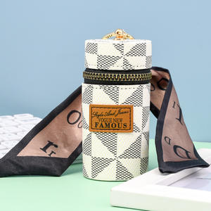 Nouveau porte-clés de luxe en cuir PU avec porte-rouge à lèvres, pompon, mini-accessoires, dragonne et cordon de défense personnelle - Product Image 4