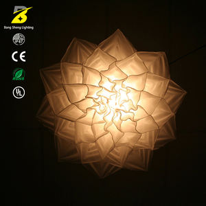 Applique murale contemporaine en <span class=keywords><strong>tissu</strong></span> à motif floral - Luminaire d'ambiance moderne pour espaces événementiels et boutiques - Product Image 1