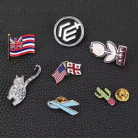 Badges personnalisés en métal émaillé rigide avec logo sur mesure, décoration de maillot de mode, épinglette de revers pour vêtements