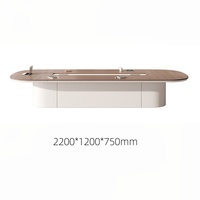 Grande table de conférence ovale avec plateau épais, fente de gestion des câbles centrale, extrémités arrondies, placage bois, table de réunion de bureau moderne