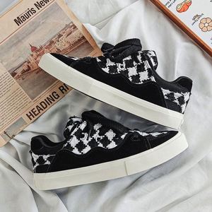 Zapatos Casuales de Hombre con Diseño Clásico y Cómodo, Hechos a Medida, con Suela Gruesa y Estampado Personalizado - Product Image 5