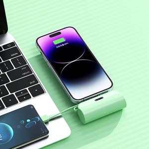 在线产品销售便携式4000毫安容量电源组内置电缆应急小电源组 - Product Image 1