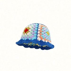 Chapeau en laine tricoté à la main pour femme, style rétro à motifs floraux ajourés, doux, pour l'automne et l'hiver, qui affine le visage et est très tendance - Product Image 4