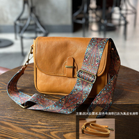 Tas Selempang Kulit Nabati Berlogo Kustom untuk Wanita, Tas Messenger Vintage dengan Tutup Lipat dan Tali Pengikat yang Dapat Disesuaikan untuk Perjalanan Sehari-hari