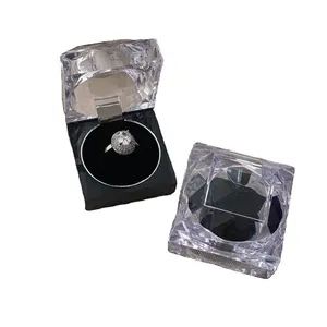 עגיל וטבעת בחיתוך אקריליק שקוף תיבת אצבע ידידותית לסביבה ומוצר אריזת תכשיטים למחזור