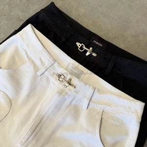 <span class=keywords><strong>กางเกง</strong></span><span class=keywords><strong>ยีน</strong></span><span class=keywords><strong>ส์</strong></span>เดนิมทรงตรงขากระบอกสำหรับผู้<span class=keywords><strong>ชาย</strong></span> ดีไซน์แบบแพทช์เวิร์ค ขอบดิบ ปิดด้วยกระดุมแบบคล้อง  สำหรับผู้ชาย - Product Image 5