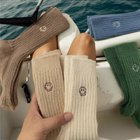 Chaussettes montantes pour femmes en laine d'alpaga/nylon de haute qualité, tricotées douces, pour l'hiver, avec logo personnalisé, anti-bactériennes, à revers jetable