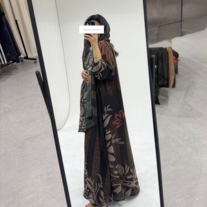 ฮาฟิซาห์ เสื้อคลุมอาบายะห์ลายดอกไม้สีดำน้ำตาลสำหรับผู้หญิง พร้อมฮิญาบ ชุดเดรสยาวมุสลิมอิสลามแบบเรียบร้อย คาฟตัน - Product Image 5